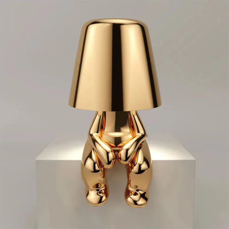 Petit Homme Doré - Lampe de Nuit Design et Moderne pour une Décoration Unique